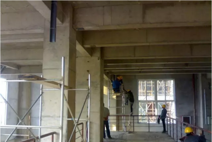 圖文解析電纜橋架安裝實例(圖17) 電纜橋架施工